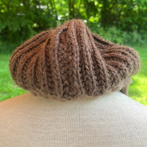 Knitted Beret Cap with floral accent 80% Wool Made in Italy, color is Brown - Picture 4 of 9